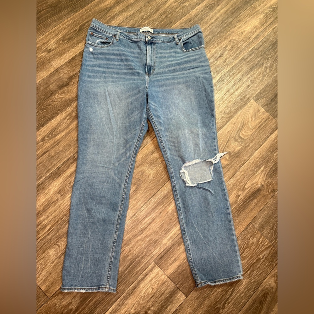 Abercrombie & Fitch The 90s Slim Straight Ultra High Rise Distressed Blue Jeans
